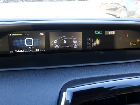 Used 2022 Toyota Prius LE image 27