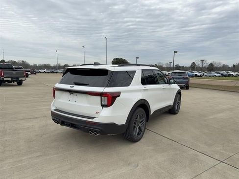 New 2026 Ford Explorer ST image 4