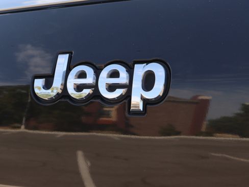 Used 2022 Jeep Grand Cherokee L Limited image 19