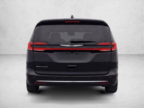 Used 2023 Chrysler Pacifica Touring-L FWD image 6