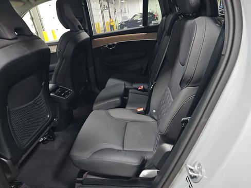 Used 2025 Volvo XC90 B6 Plus image 6
