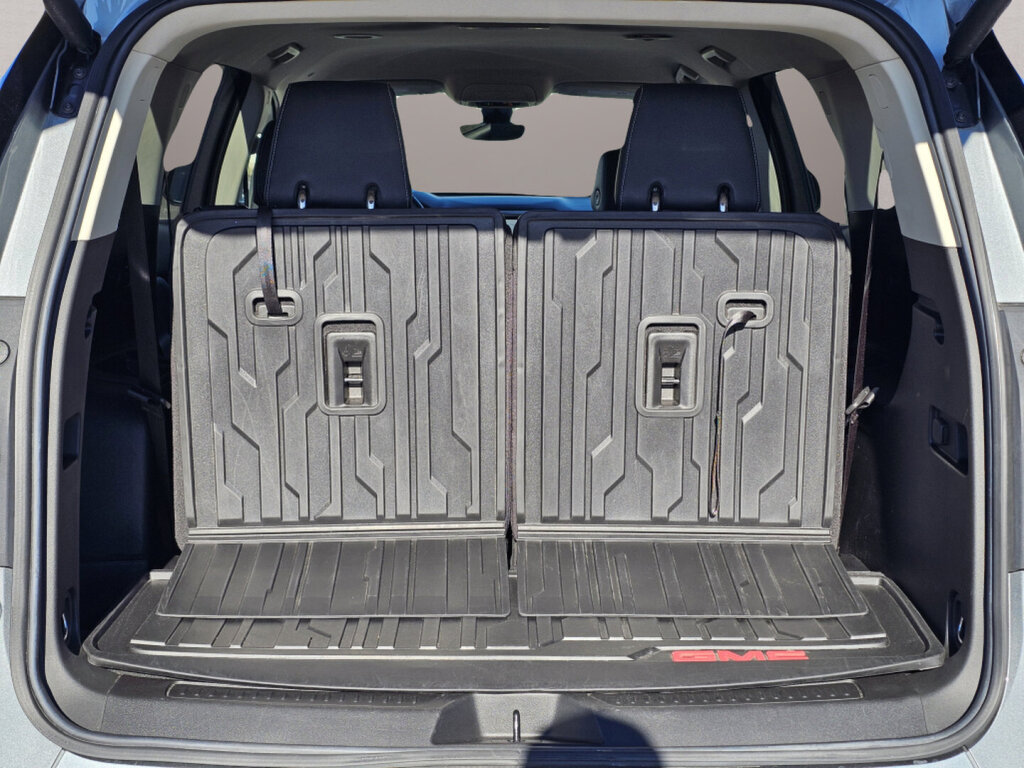 Used 2023 GMC Acadia Denali w/ Denali Technology Package FWD image 11