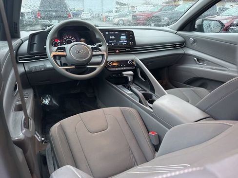 Used 2022 Hyundai Elantra SEL image 17