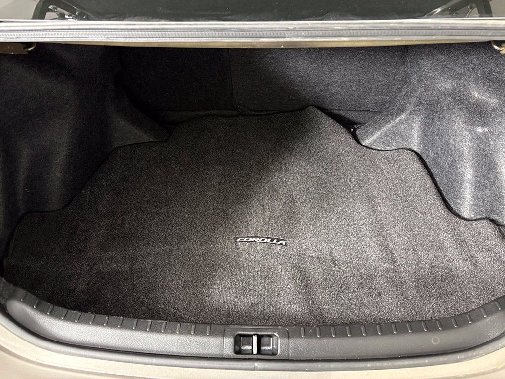 Used 2018 Toyota Corolla SE w/ SE Premium Package FWD image 35