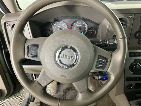 Used 2007 Jeep Commander Sport AWD/4WD image 15