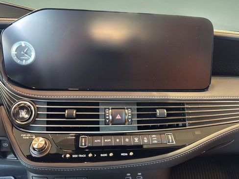 Certified 2025 Lexus LS 500 AWD w/ Luxury Package image 24