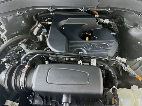 Used 2020 Ford Explorer XLT image 35