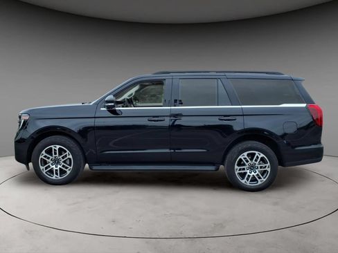 Used 2025 Ford Expedition Active AWD/4WD image 2