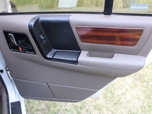 Used 1993 Jeep Grand Cherokee Limited image 28