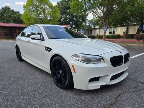 Used 2015 BMW M5 w/ Competition Package RWD image 4