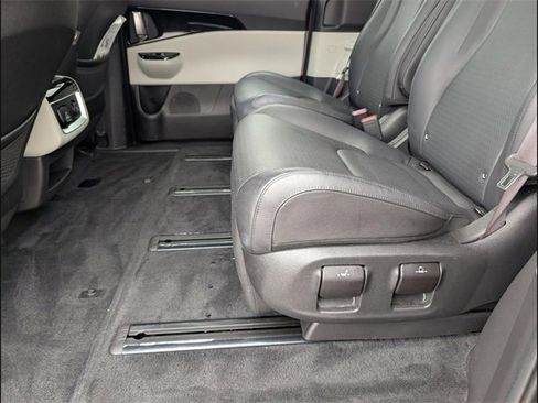 Certified 2022 Kia Carnival SX Prestige image 10