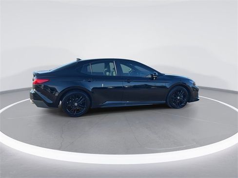 Used 2025 Toyota Camry SE image 8