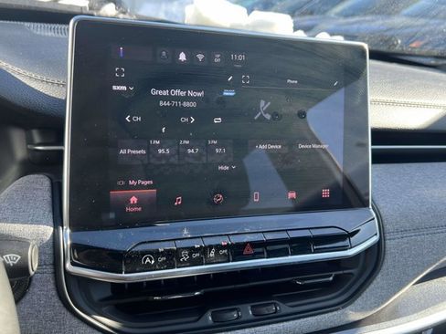 Certified 2024 Jeep Compass Latitude image 26