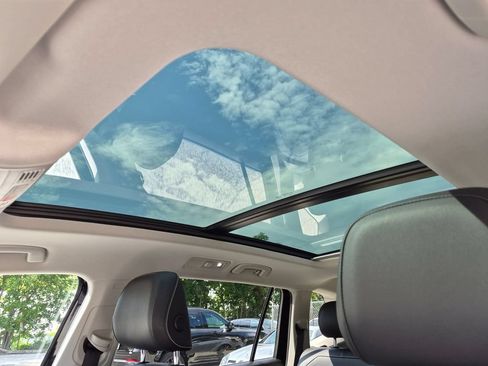 Used 2022 Volkswagen Tiguan SE w/ Panoramic Sunroof Package AWD/4WD image 21