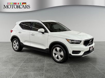 Used 2019 Volvo XC40 T4 Momentum