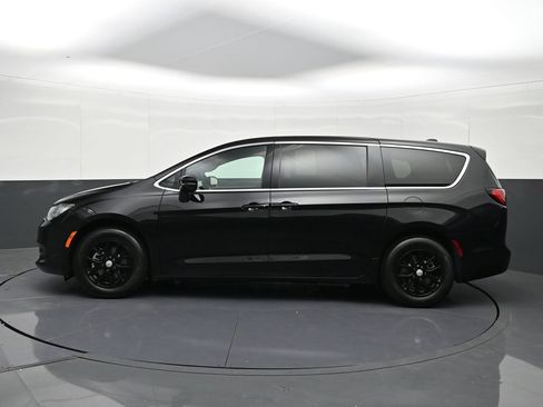 Used 2026 Chrysler Voyager LX FWD image 2