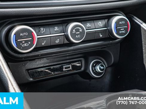 Used 2022 Alfa Romeo Giulia Veloce RWD image 40