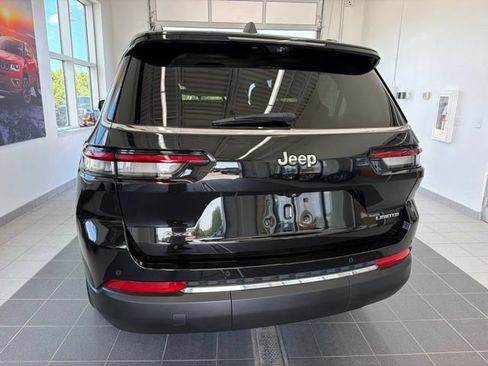 Used 2023 Jeep Grand Cherokee L Limited w/ Luxury Tech Group II AWD/4WD image 5