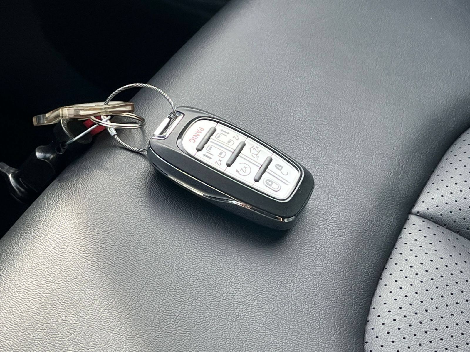 Used 2025 Chrysler Pacifica Select FWD image 26