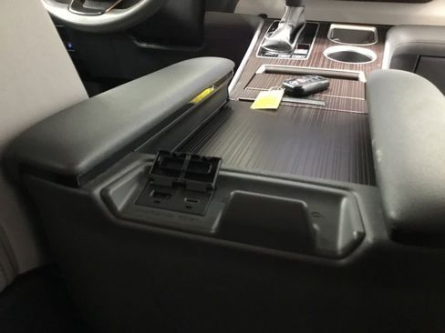 Used 2023 Toyota Sienna LE image 19