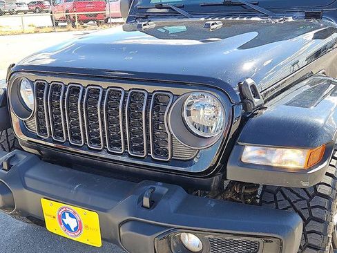 Used 2024 Jeep Gladiator Sport AWD/4WD image 7