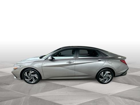 Used 2025 Hyundai Elantra SEL FWD image 5