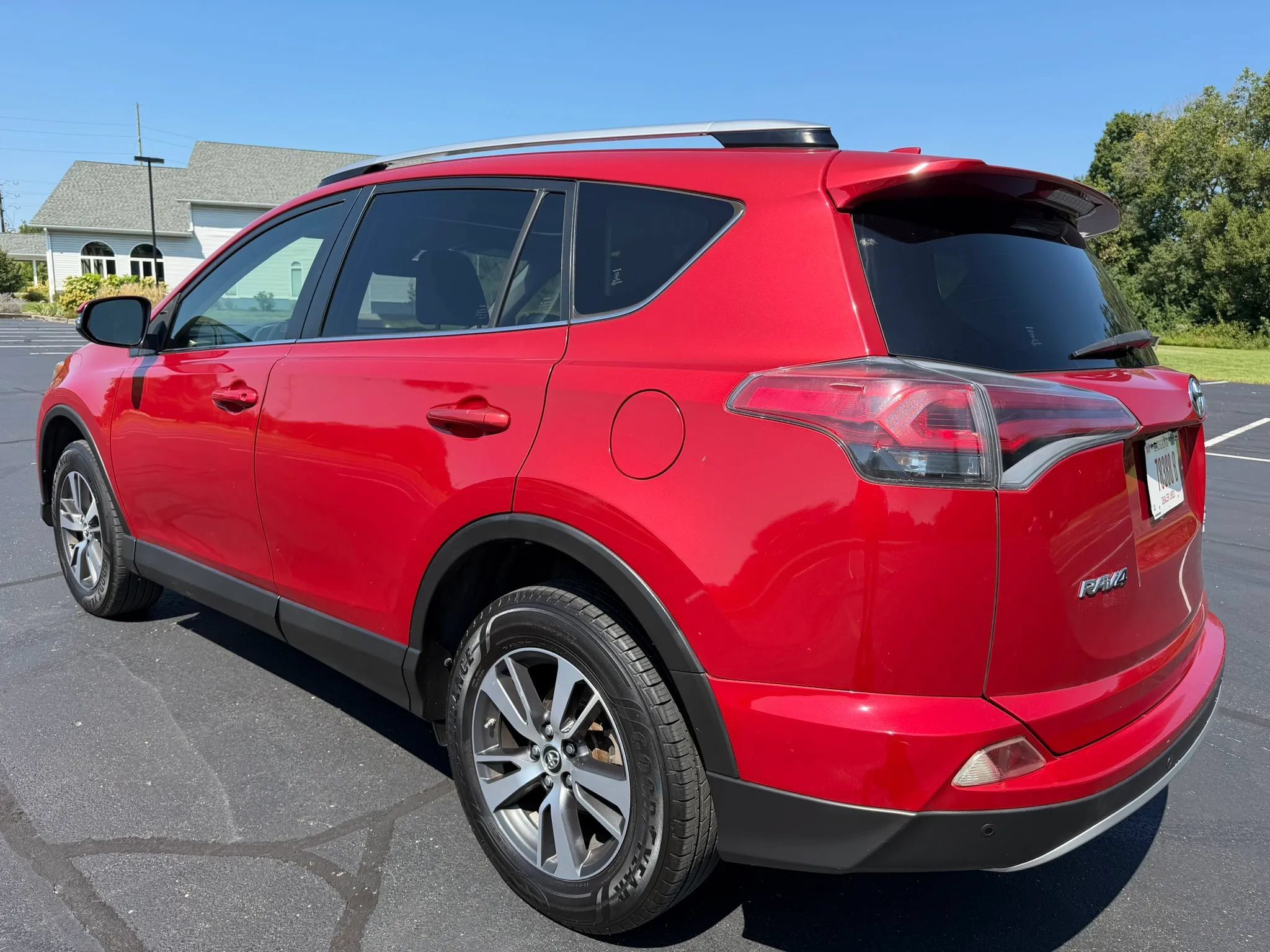 Used 2016 Toyota RAV4 XLE w/ Convenience Package AWD/4WD image 4