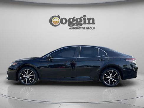 Used 2023 Toyota Camry SE image 6