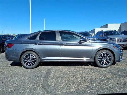 New 2026 Volkswagen Jetta SE image 8