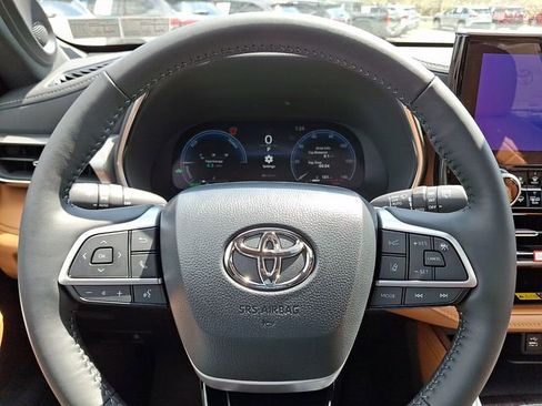 New 2026 Toyota Highlander Platinum AWD/4WD image 19