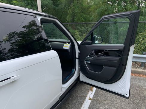 New 2025 Land Rover Range Rover SE image 14