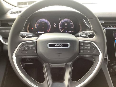 New 2025 Jeep Grand Cherokee Laredo w/ Luxury Tech Group I image 15