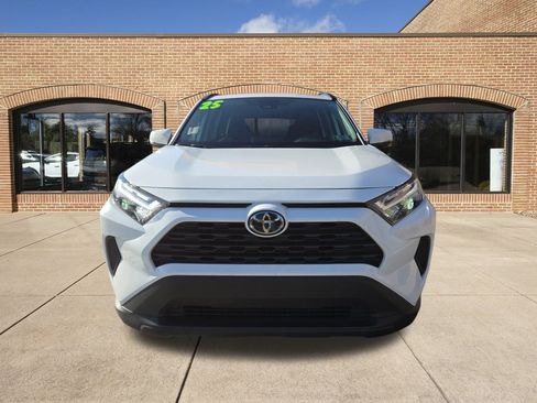 Used 2025 Toyota RAV4 XLE image 9