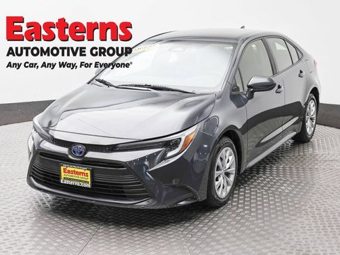 Used 2023 Toyota Corolla LE FWD image 1