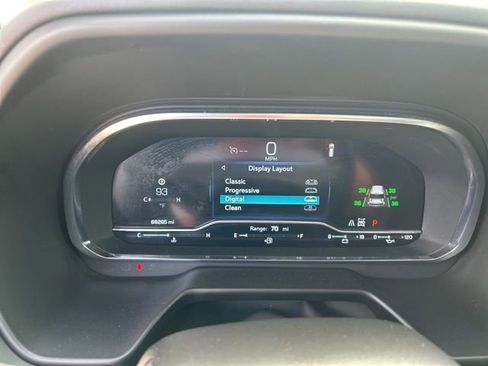 Used 2023 Chevrolet Suburban Z71 w/ Luxury Package image 21