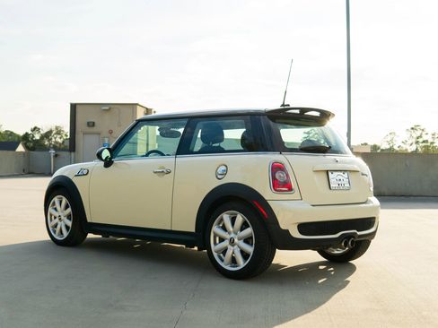 Used 2010 MINI Cooper S w/ Sport Pkg image 6
