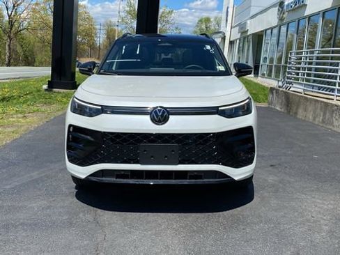 New 2026 Volkswagen Tiguan SE R-Line AWD/4WD image 2