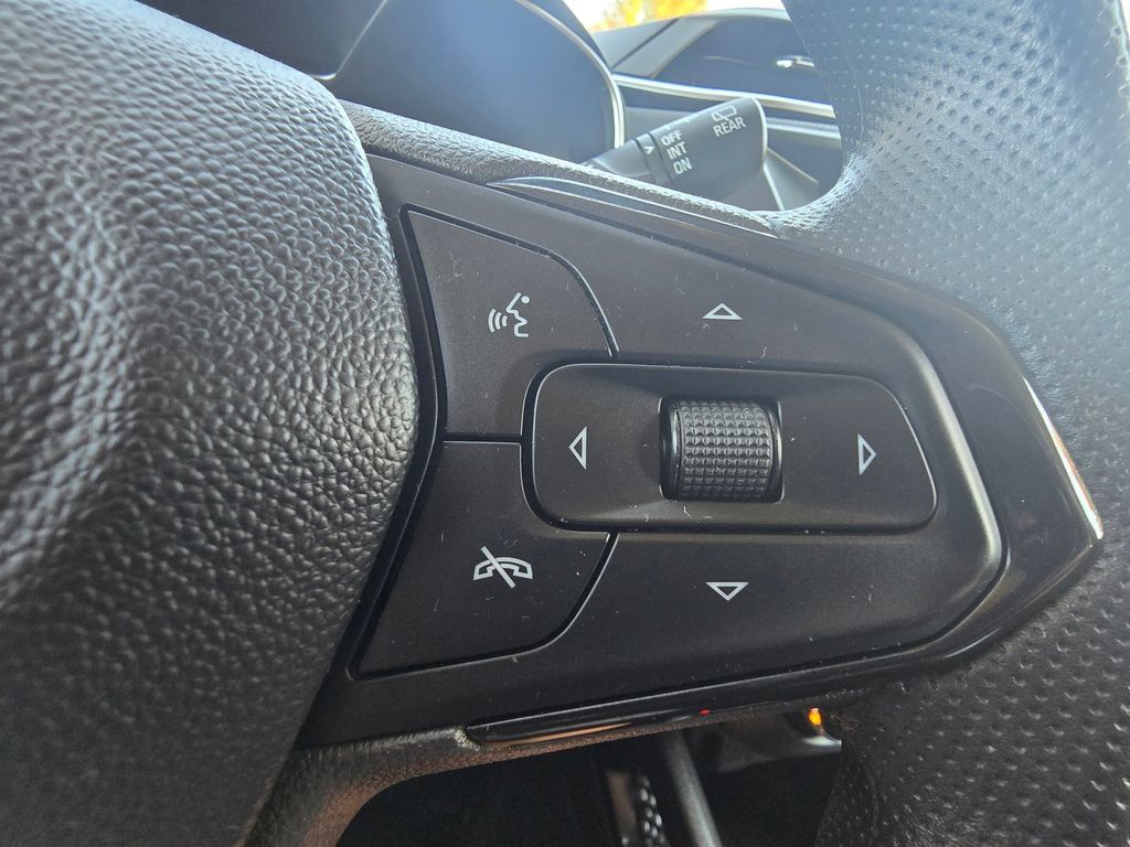 Used 2023 Chevrolet TrailBlazer LT FWD image 26