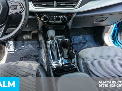 Used 2025 Chevrolet Trax LT FWD image 38