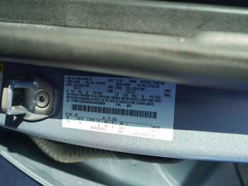 Used 2022 Ford Escape SE w/ SE Sport Appearance Package image 9