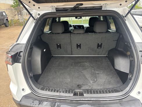 Used 2025 Chevrolet Equinox LT FWD image 32