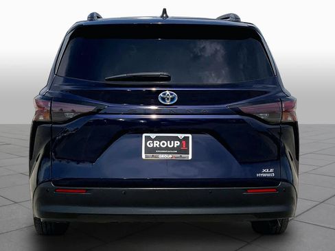 Used 2023 Toyota Sienna XLE w/ XLE Plus Package FWD image 5