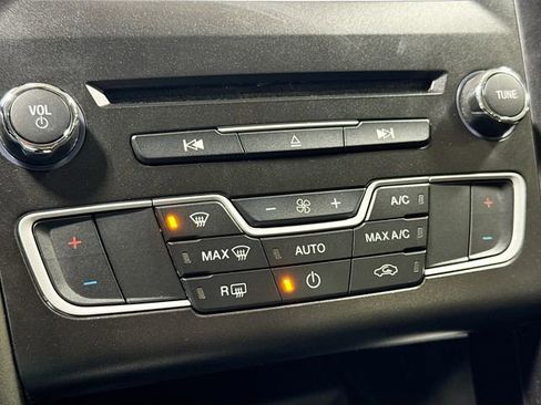 Used 2018 Ford Fusion SE w/ Equipment Group 601A image 16