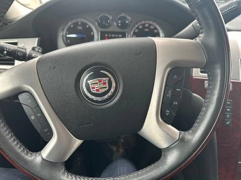 Used 2009 Cadillac Escalade AWD image 9