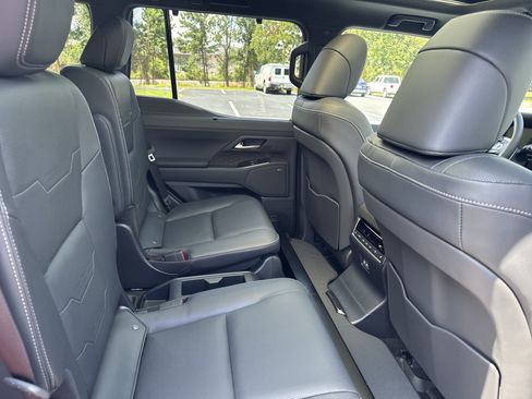 Used 2026 Lexus GX 550 w/ Accessory Package (2T) AWD/4WD image 32