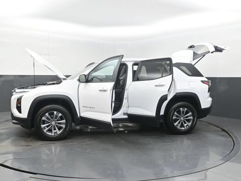Used 2026 Chevrolet Equinox LT FWD image 42