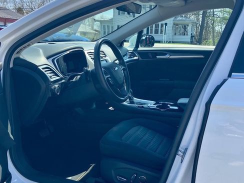 Used 2016 Ford Fusion SE FWD image 8