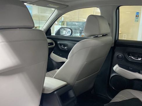 Used 2023 Honda HR-V EX-L image 8