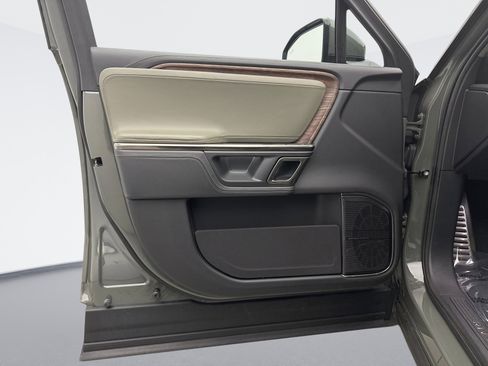 Used 2022 Rivian R1S Launch Edition image 9