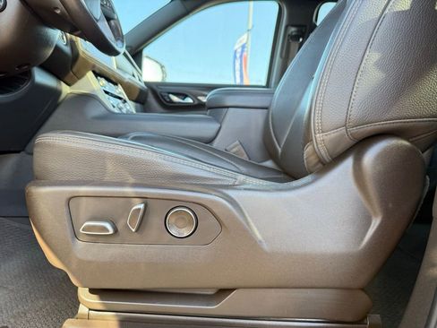 Used 2021 GMC Yukon XL Denali w/ Denali Premium Package image 10